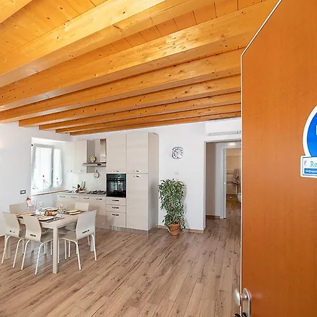 Holiday home Casa Rossa - Regarda Travel *