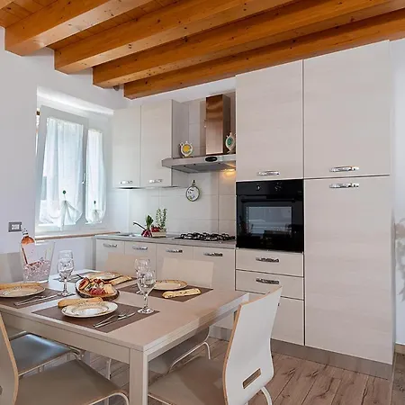 Holiday home Casa Rossa - Regarda Travel Bardolino