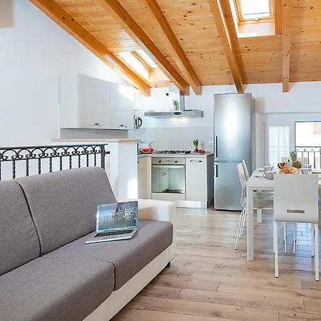 Casa Rossa - Regarda Travel Prázdninový dům